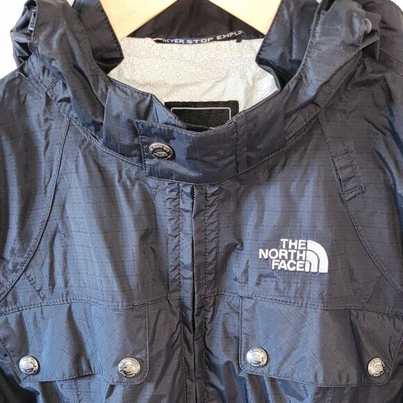 Women's Medium The North Face Long Rain Jacket - Picture 2 of 15